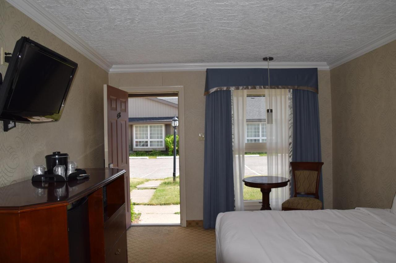 Festival Courtyard Inn Stratford Extérieur photo